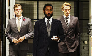 Jack Cutmore-Scott, John David Washington et Robert Pattinson dans «Tenet» de Christopher Nolan
