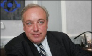 Les députés UMP Marc-Philippe Daubresse (Nord) et Dominique Paillé (Deux-Sèvres) donnent "six raisons de dire non à la privatisation de GDF" et défendent un "rapprochement" du groupe public avec EDF, dans une tribune publiée vendredi par Les Echos.