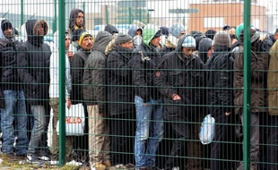 La France "n'est plus un très grand pays d'immigration", estime le gouvernement dans un rapport publié mardi, en amont d'un débat au Parlement qui vise à "sortir des fantasmes" sur les flux migratoires.