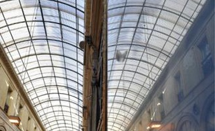 La verrière de la galerie bordelaise est un chef d'oeuvre en péril.