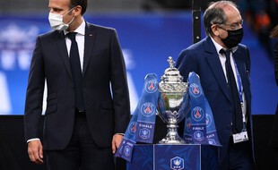 Emmanuel Macron et Noël Le Graët lors de la finale de la Coupe de France 2020.