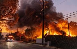 Les images incroyables d’une villa qui a résisté aux flammes à Los Angeles