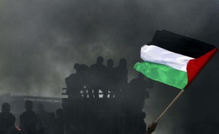 Un Palestinien a été tué et plus de 50 ont été blessés vendredi dans des heurts avec les forces israéliennes lors de manifestations de milliers de personnes à Gaza, en Cisjordanie et à Jérusalem-Est à l'occasion de la "Journée de la terre".