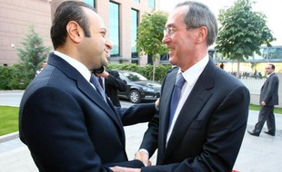 La France subira de nouvelles sanctions de la part de la Turquie si elle persiste dans sa décision de sanctionner pénalement la négation du génocide arménien, a averti jeudi à Vilnius le ministre turc des Affaires européennes, Egemen Bagis.