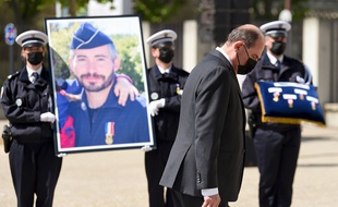 Jean Castex a présidé un hommage national pour Eric Masson, un policier mort en service