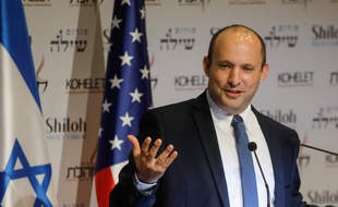 Le ministre de la Défense Naftali Bennett lors d'une conférence de presse le 8 janvier 2020.