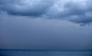 La mer Méditerranée, le 4 décembre 2014 en face de Nice, dans le sud de la France