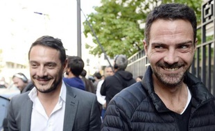 L'ex-trader de la Société générale Jérôme Kerviel (d) accompagné de son avocat David Koubbi le 8 septembre 2014 à Paris