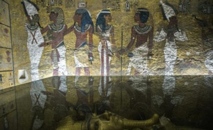 Le sarcophage du pharaon Toutankhamon dans sa tombe près de Louxor en Egypte, le 29 septembre 2015