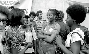Manifestation DOM-TOM (Antillais) à Paris - employés des PTT (Postes) - 1973