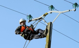 Environ 14.500 foyers bretons étaient encore privés d'électricité samedi à 10h00 après le passage de la tempête Joachim dans la nuit de jeudi à vendredi qui avait privé plus de 138.000 clients d'électricité en Bretagne, a annoncé samedi ERDF dans un communiqué.