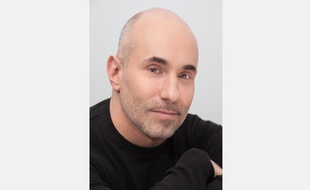 Pierre Serne, conseiller régional écologiste d’Ile-de-France, porte-parole national du parti Génération.S, fait l'objet d'attaques homophobes et de menaces de mort par l'ultra-droite.