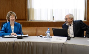 La chef de la diplomatie européenne Catherine Ashton et le ministre iranien des Affaires étrangères Mohammad Javad Zarif, le 15 octobre 2013 à Genève