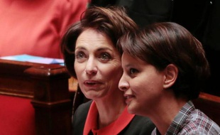 La ministre de la Santé, Marisol Touraine, n'a pas fermé la porte mercredi à des propositions de loi des députés socialistes qui ont annoncé leur intention de faire passer des mesures sur la famille après le report du projet de loi, estimant qu'il n'était "pas anormal d'avancer sur ces terrains-là".