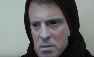 Dans une vidéo diffusée sur Youtube, on découvre un homme portant un masque de Manuel Valls expliquant la démarche du collectif.