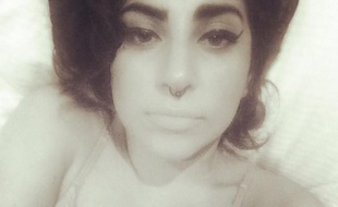 Lady Gaga métamorphosée en Amy Winehouse.