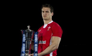 Sam Warburton, le capitaine gallois, remis d'une béquille à une cuisse qui l'avait privé de la victoire face à l'Ecosse (27-13) il y a dix jours, effectue son retour dans l'équipe qui défiera l'Angleterre samedi (16h00 GMT) à Twickenham lors de la troisième journée du Tounoi des six nations.