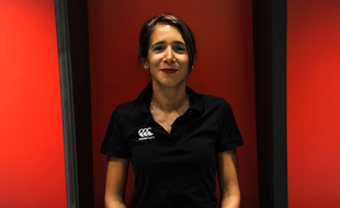 Laure Vitou médiatise sa lutte contre la leucémie pour sensibiliser au don de moelle osseuse.