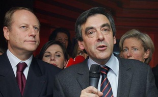 Une partie des députés fillonistes excluent de rester dans le groupe UMP à l'Assemblée et de soutenir financièrement le parti, tenus l'un et l'autre par Jean-François Copé et ses proches, et devraient décider cette semaine s'ils font bande à part.