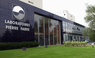 Le laboratoire pharmaceutique français Pierre Fabre compte doubler son chiffre d'affaires d'ici à 2020, notamment grâce à un accroissement de son activité à l'international, a indiqué son directeur général Jacques Fabre dans un entretien au Figaro de vendredi.