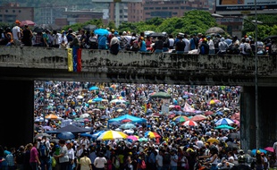 Les manifestations contre le gouvernement Maduro s'enchaînent depuis le 1er avril à Caracas, au Venezuela.