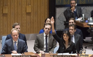Le 18 décembre Nikki Haley (à droite), ambassadrice américaine à l'ONU, vote contre la résolution qui condamne la reconnaissance de Jérusalem comme capitale d'Israël.