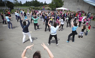 Lors d'une séance de zumba en plein air...