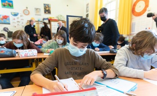 Faut-il vacciner en priorité les enseignants pour les protéger contre le coronavirus ?