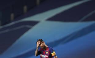 Lionel Messi abattu après l'humiliation infligée par le Bayern Munich au Barça en quart de finale de la Ligue des champions, le 14 août 2020.