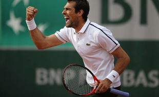 La rage de Jérémy Chardy lors de son 2e tour victorieux à Roland-Garros contre John Isner, le 28 mai 2015.
