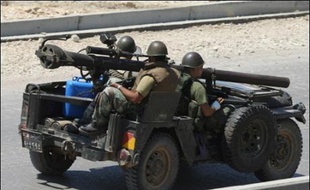 Six soldats libanais ont été tués jeudi dans les combats qui opposent l'armée aux islamistes du Fatah al-Islam, retranchés dans le camp palestinien de Nahr al-Bared, dans le nord du Liban, a annoncé à l'AFP un porte-parole de l'armée.