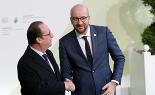 Le président Francois Hollande et le Premier ministre belge Charles Michel le 30 décembre 2015 au Bourget
