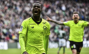 Nicolas Pépé a inscrit ce dimanche son 17e but de la saison en Ligue 1, au terme d'un nouvel exploit individuel synonyme de succès (0-1) à Saint-Etienne. JEFF PACHOUD