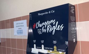 Un distributeur de protections périodique au Lycée de l'Authie, Doullens