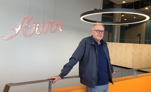 Eric Gouzannet, directeur du Cinéma Arvor, attend avec impatience les premiers spectateurs.