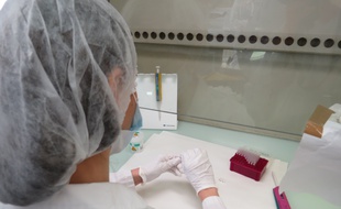 Marseille le 30 AVRIL 2015 Au laboratoire scientifique de la police.