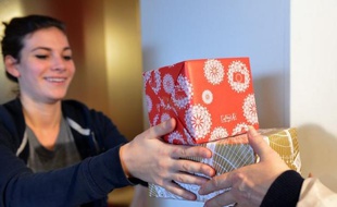 Près de trois semaines avant le grand jour et sans même savoir ce qu'ils vont recevoir, plus d'un Français sur cinq (24%) envisage déjà de revendre une partie de ses cadeaux de Noël, indique mercredi une étude Generix/Ifop.