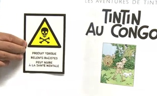 Des autocollants collés sur un album Tintin au Congo.