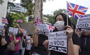 Manifestants et manifestantes veulent pouvoir obtenir plus facilement la nationalité britannique.