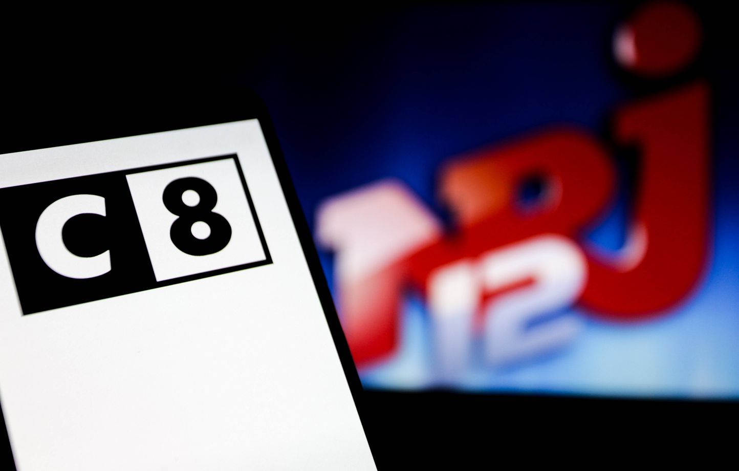 Arrêt de C8 et NRJ 12 Quels programmes vont vous manquer