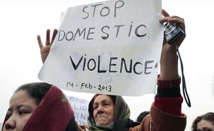 En Afghanistan, des femmes participent à la campagne mondiale «One billion Rising», pour sensibiliser aux violences faites aux femmes, le 14 février 2013