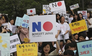 Des manifestants sud-coréens appellent à boycotter les produits japonais à Séoul, le 31 juillet 2019.