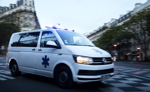Une ambulance à Paris (illustration).