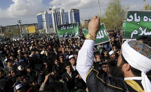 festation le 1er avril 2011 à Kaboul d'Afghans contre l'autodafé d'un exemplaire du Coran par un pasteur en Floride.