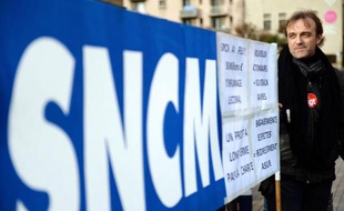 Les personnels de la SNCM ont décidé jeudi en AG la poursuite de leur mouvement de grève vendredi, avant de manifester à Marseille pour exiger l'application du plan de sauvetage de la compagnie maritime, a-t-on appris auprès de l'intersyndicale.