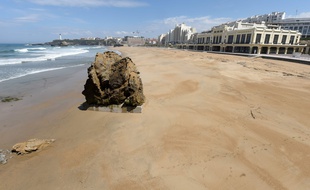 La Grande Plage de Biarritz, le 13 avril 2020.