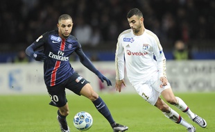 Rachid Ghezzal, ici face à Kurzawa, régale sur l'aile droite depuis l'intronisation de Bruno Genesio. PIERRE RAPHAEL