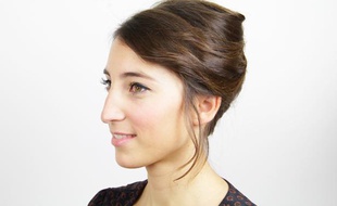 Un chignon banane chic impeccable.