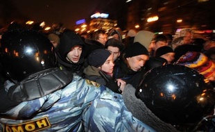 L'opposition russe a appelé mardi à de nouvelles manifestations et réaffirmé sa détermination après l'élection de Vladimir Poutine, malgré les centaines d'interpellations de la veille qui tranchent avec la relative tolérance à l'égard de la contestation ces deux derniers mois.