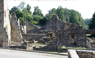 Oradour-sur-Glane, en Haute-Vienne. Le 10 juin 1944, 642 habitants de ce village ont été massacrés par des membres de la Waffen-SS.